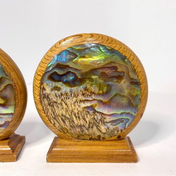 Ataahua New Zealand Genuine Paua Shell Salt and Pepper Shakers - Picture 6 of 10